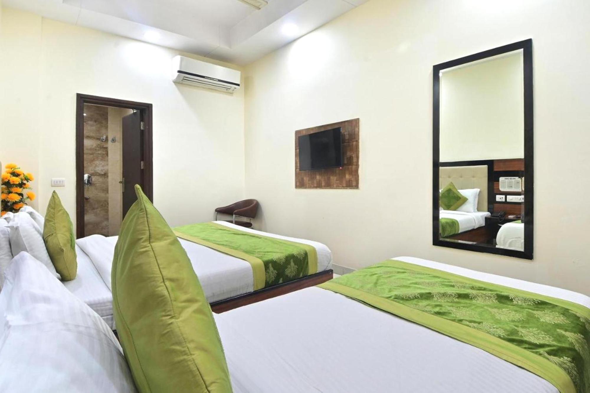 Hotel Emporio View - New Delhi Railway Station - Paharganj Exteriör bild